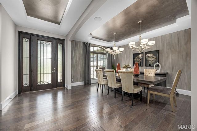 5 Watch Hill Road, Ladue, MO 63124