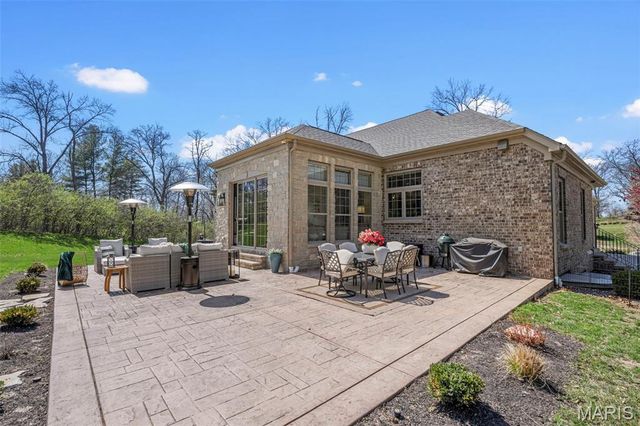 5 Watch Hill Road, Ladue, MO 63124