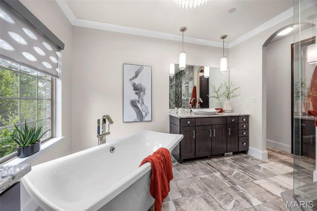 5 Watch Hill Road, Ladue, MO 63124