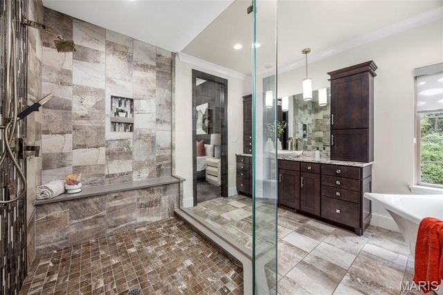 5 Watch Hill Road, Ladue, MO 63124