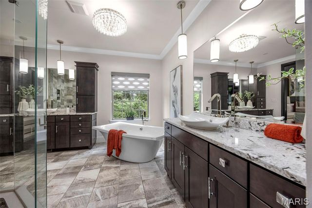 5 Watch Hill Road, Ladue, MO 63124