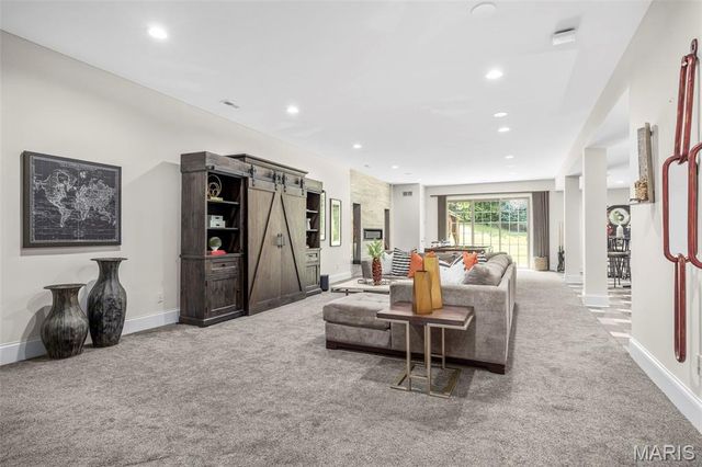 5 Watch Hill Road, Ladue, MO 63124