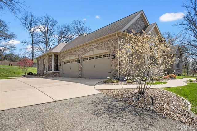 5 Watch Hill Road, Ladue, MO 63124