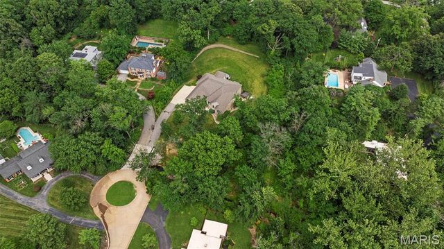 5 Watch Hill Road, Ladue, MO 63124