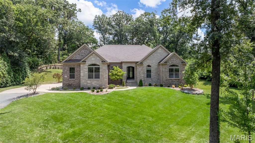 5 Watch Hill Road, Ladue, MO 63124