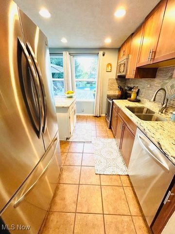 4350 Sunnyview Drive, Uniontown, OH 44685