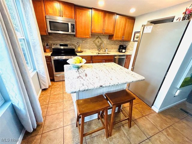 4350 Sunnyview Drive, Uniontown, OH 44685