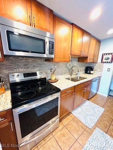 4350 Sunnyview Drive, Uniontown, OH 44685