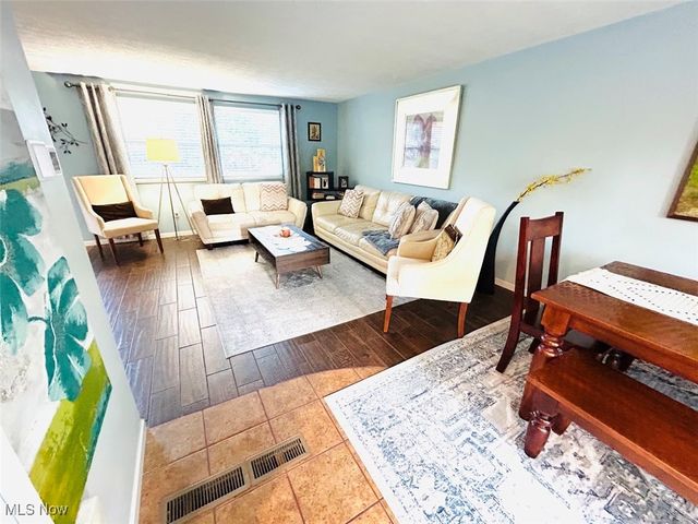 4350 Sunnyview Drive, Uniontown, OH 44685