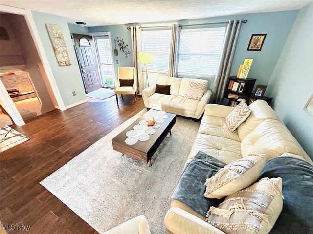 4350 Sunnyview Drive, Uniontown, OH 44685