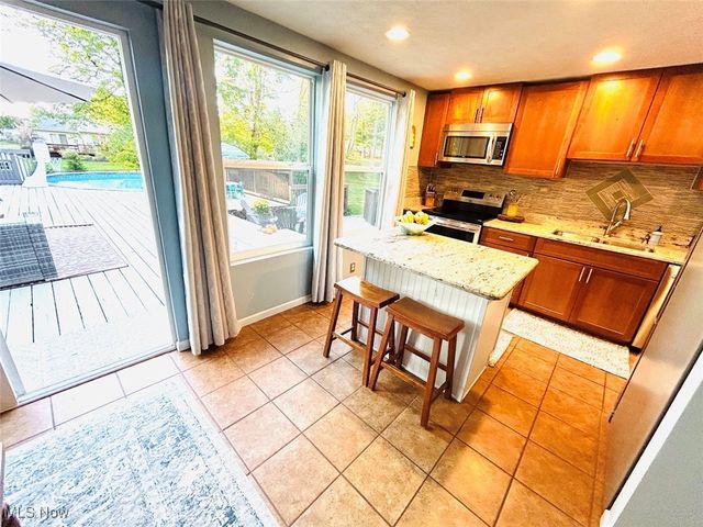 4350 Sunnyview Drive, Uniontown, OH 44685