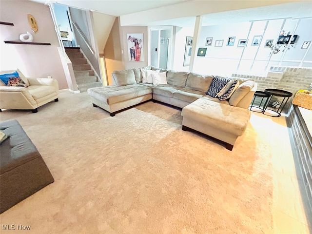 4350 Sunnyview Drive, Uniontown, OH 44685