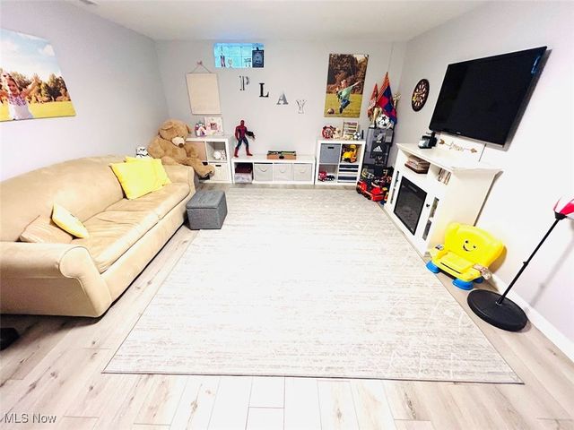 4350 Sunnyview Drive, Uniontown, OH 44685