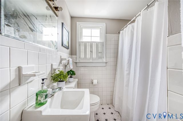 1221 Santa Anna Rd, Henrico, VA 23229