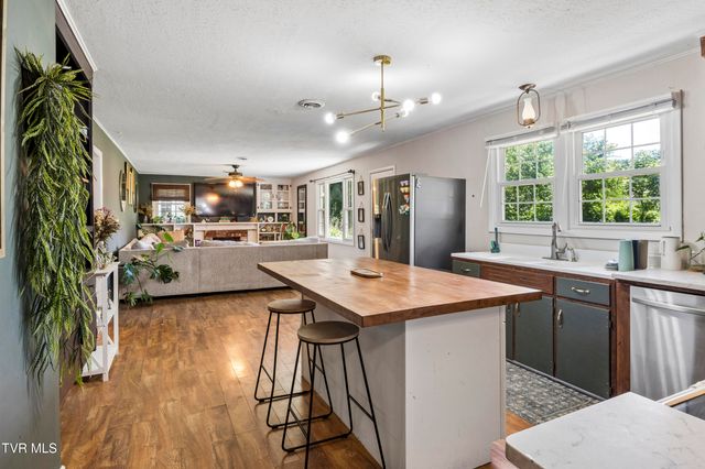 2422 Sinking Creek Road, Johnson City, TN 37604