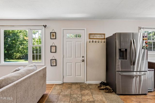 2422 Sinking Creek Road, Johnson City, TN 37604