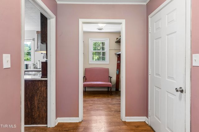 2422 Sinking Creek Road, Johnson City, TN 37604