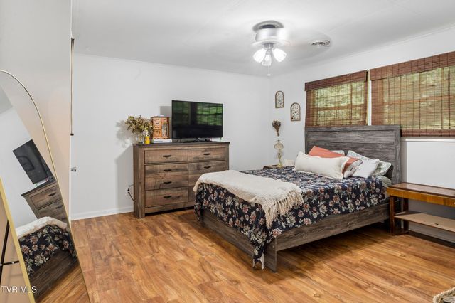 2422 Sinking Creek Road, Johnson City, TN 37604