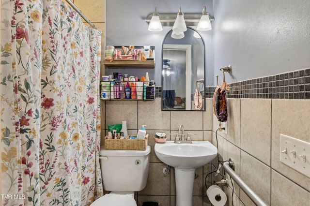 2422 Sinking Creek Road, Johnson City, TN 37604