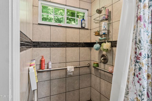 2422 Sinking Creek Road, Johnson City, TN 37604