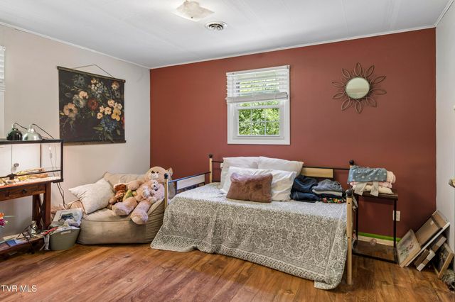2422 Sinking Creek Road, Johnson City, TN 37604