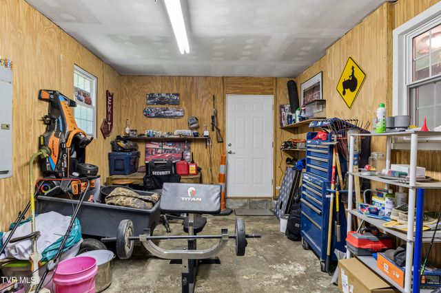 2422 Sinking Creek Road, Johnson City, TN 37604