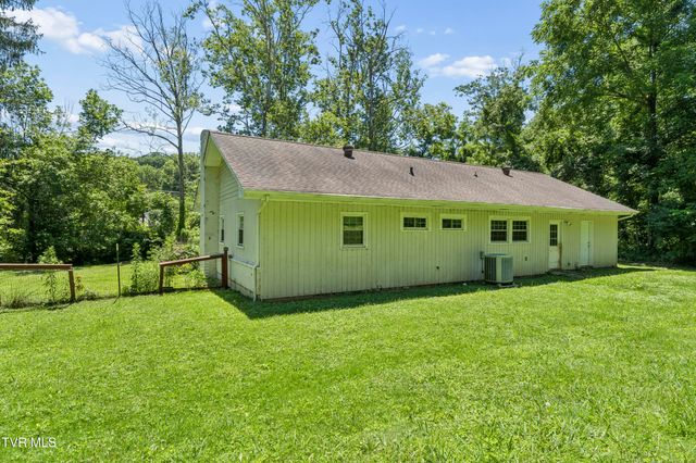 2422 Sinking Creek Road, Johnson City, TN 37604