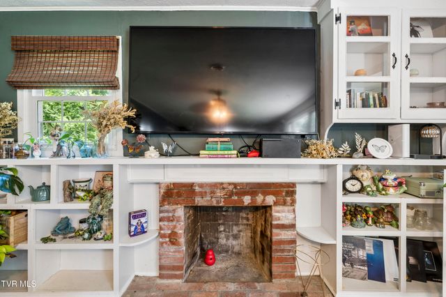 2422 Sinking Creek Road, Johnson City, TN 37604
