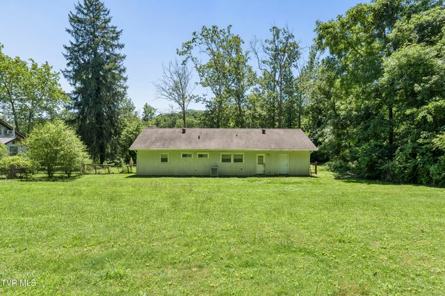 2422 Sinking Creek Road, Johnson City, TN 37604
