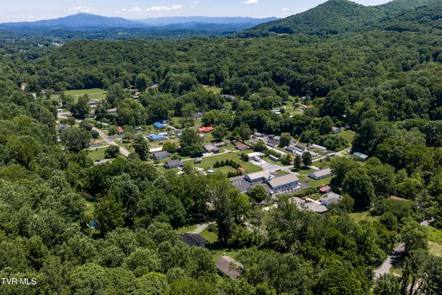 2422 Sinking Creek Road, Johnson City, TN 37604