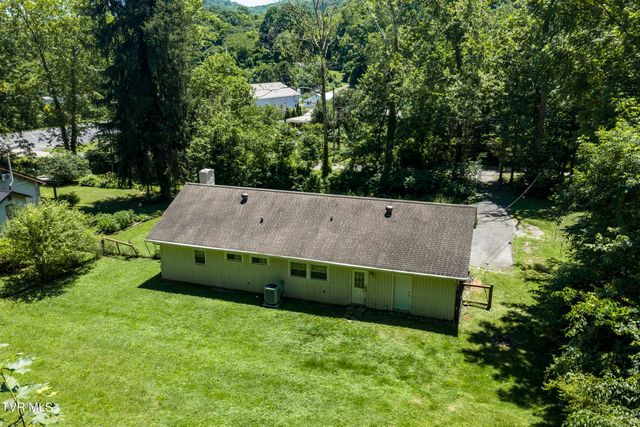 2422 Sinking Creek Road, Johnson City, TN 37604