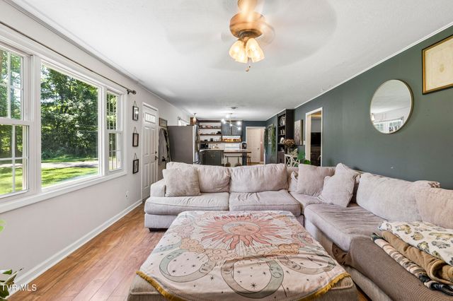 2422 Sinking Creek Road, Johnson City, TN 37604