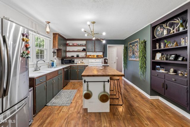 2422 Sinking Creek Road, Johnson City, TN 37604