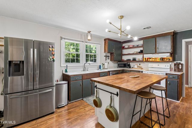 2422 Sinking Creek Road, Johnson City, TN 37604