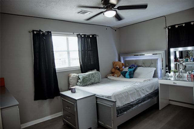 2702 Prairie Avenue, Pasadena, TX 77506