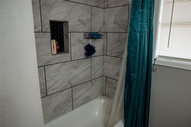 2702 Prairie Avenue, Pasadena, TX 77506