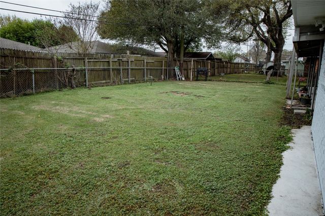 2702 Prairie Avenue, Pasadena, TX 77506