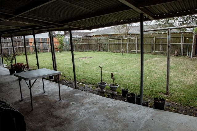 2702 Prairie Avenue, Pasadena, TX 77506