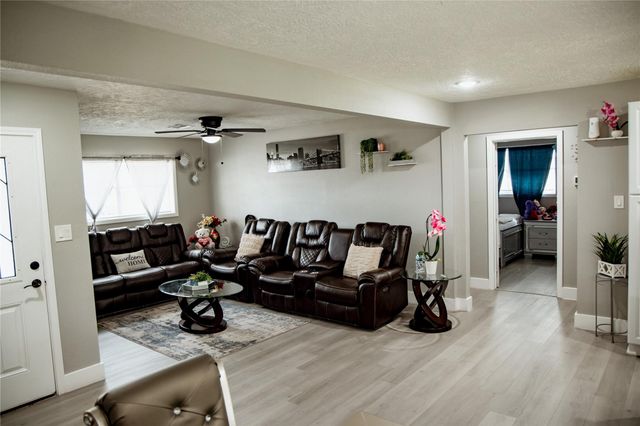 2702 Prairie Avenue, Pasadena, TX 77506