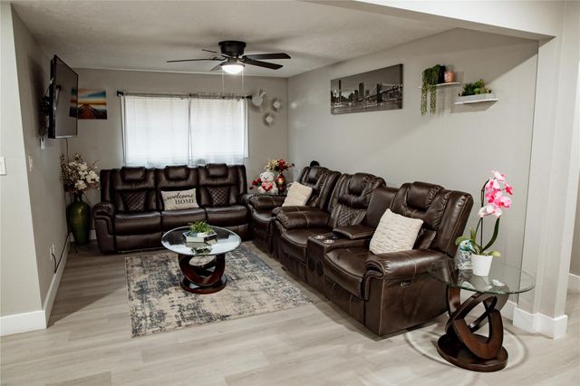 2702 Prairie Avenue, Pasadena, TX 77506