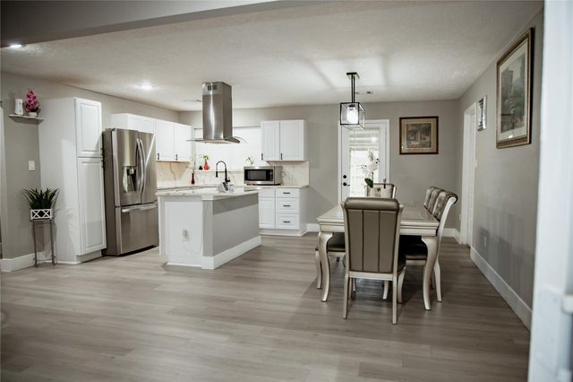 2702 Prairie Avenue, Pasadena, TX 77506