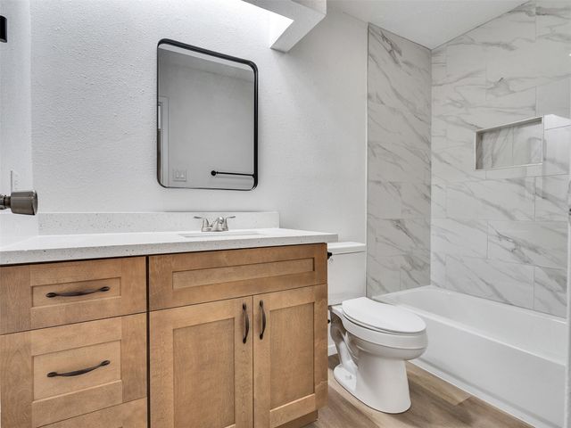 4902 Glenvalley Drive, La Porte, TX 77571