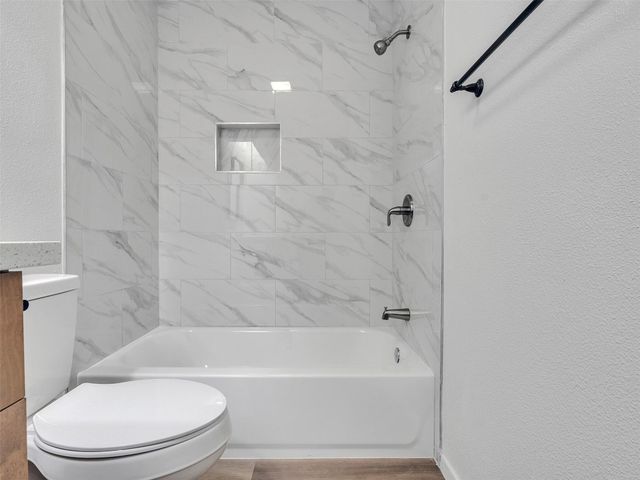 4902 Glenvalley Drive, La Porte, TX 77571