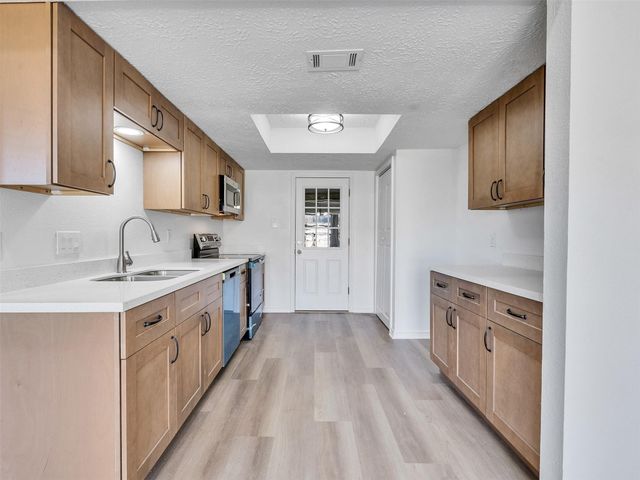 4902 Glenvalley Drive, La Porte, TX 77571