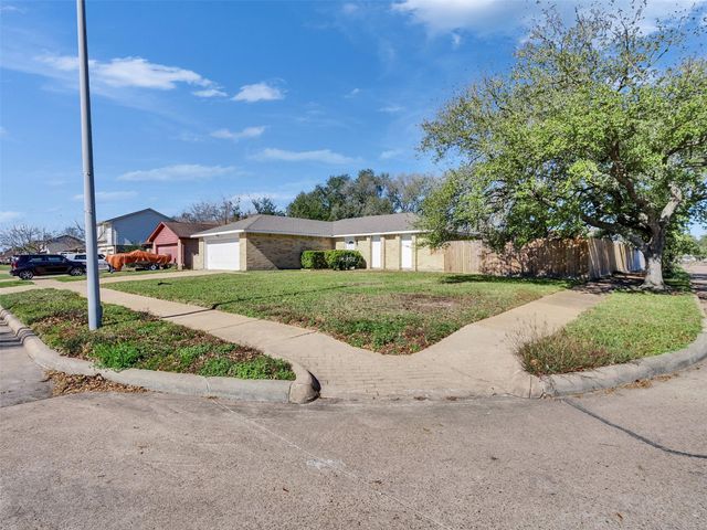 4902 Glenvalley Drive, La Porte, TX 77571