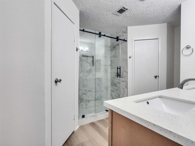 4902 Glenvalley Drive, La Porte, TX 77571