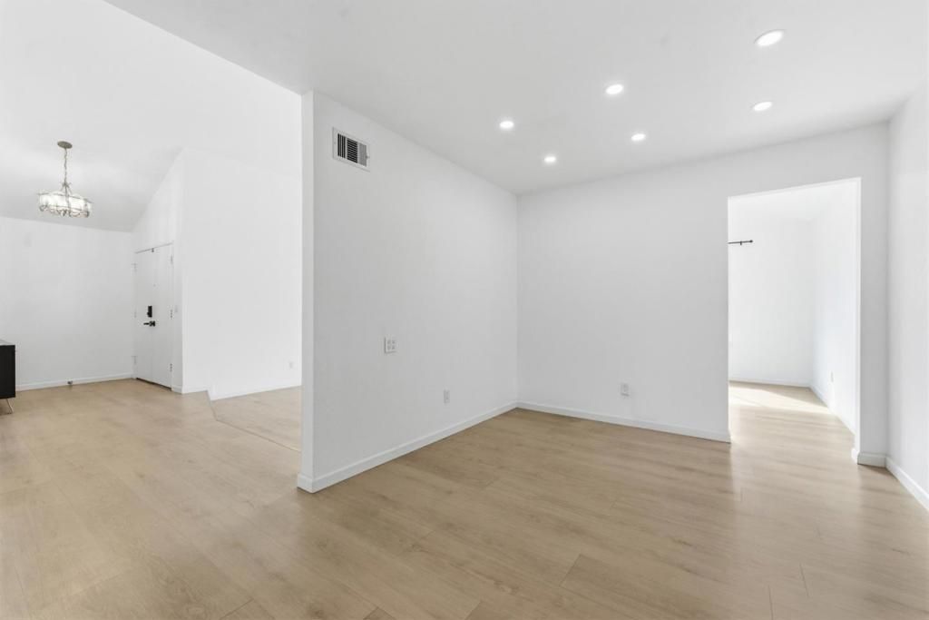 Image 13 of property listing at 843 Cedarwood Lane, Petaluma, CA 94954