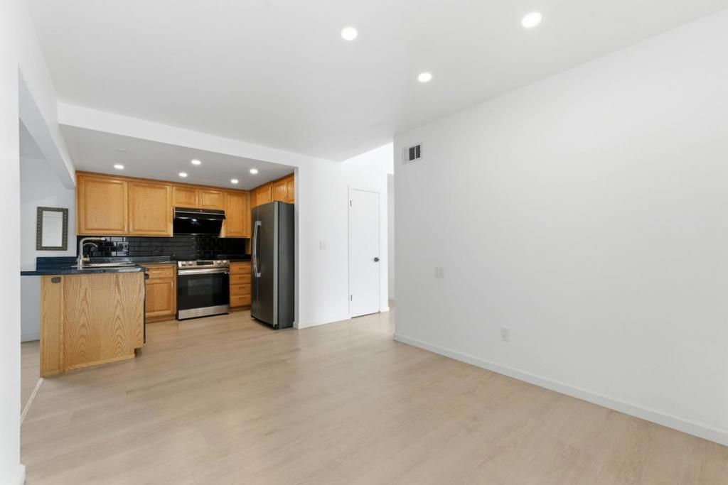 Image 14 of property listing at 843 Cedarwood Lane, Petaluma, CA 94954