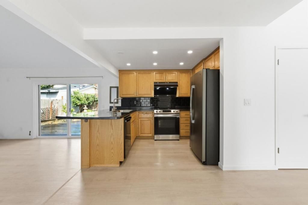 Image 15 of property listing at 843 Cedarwood Lane, Petaluma, CA 94954