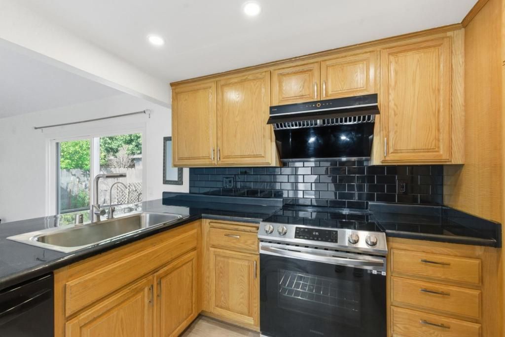 Image 17 of property listing at 843 Cedarwood Lane, Petaluma, CA 94954